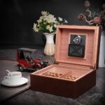 Zigarrenkiste aus spanischem Zedernholz mit Glashygrometer und rechteckigem Befeuchter