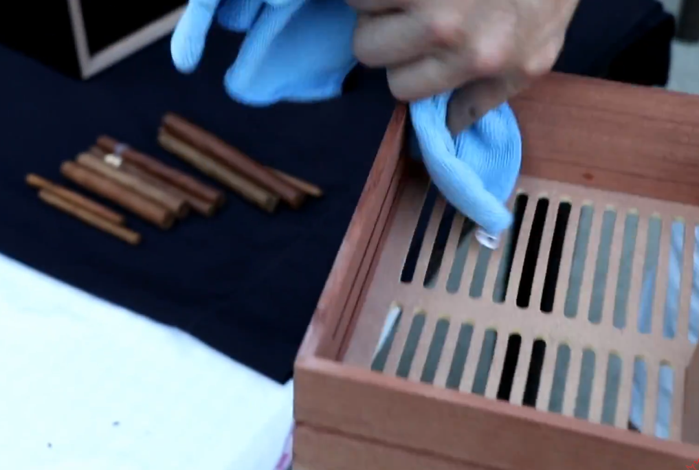 So reinigen Sie einen Humidor von Schimmel