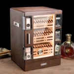 Elektronischer Zigarrenschrank mit LED-Beleuchtung und Befeuchtungsfunktion.