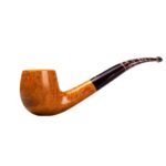 Gebogene Apple-Pfeife aus Bruyèreholz mit einem 9-mm-Mundstück aus farbigem Kautschuk.