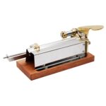 Tischmodell Vintage Zigarrenschneider Holzsockel
