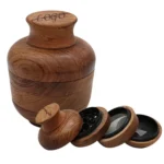 Walnuss-Holzgrinder im Tiegel mit Zinkzähnen