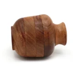 Walnuss-Holzgrinder im Tiegel mit Zinkzähnen – Ansicht 2