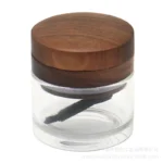 Holzgrinder mit integriertem Glasbehälter