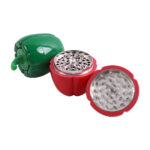 Grinder Metall mit Sieb in Chili-Optik Personalisierbar – geöffnet